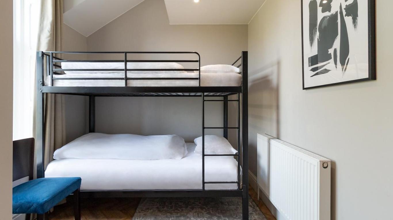 Hy Lytham St Anne'S Aparthotel Lytham St Annes Bagian luar foto